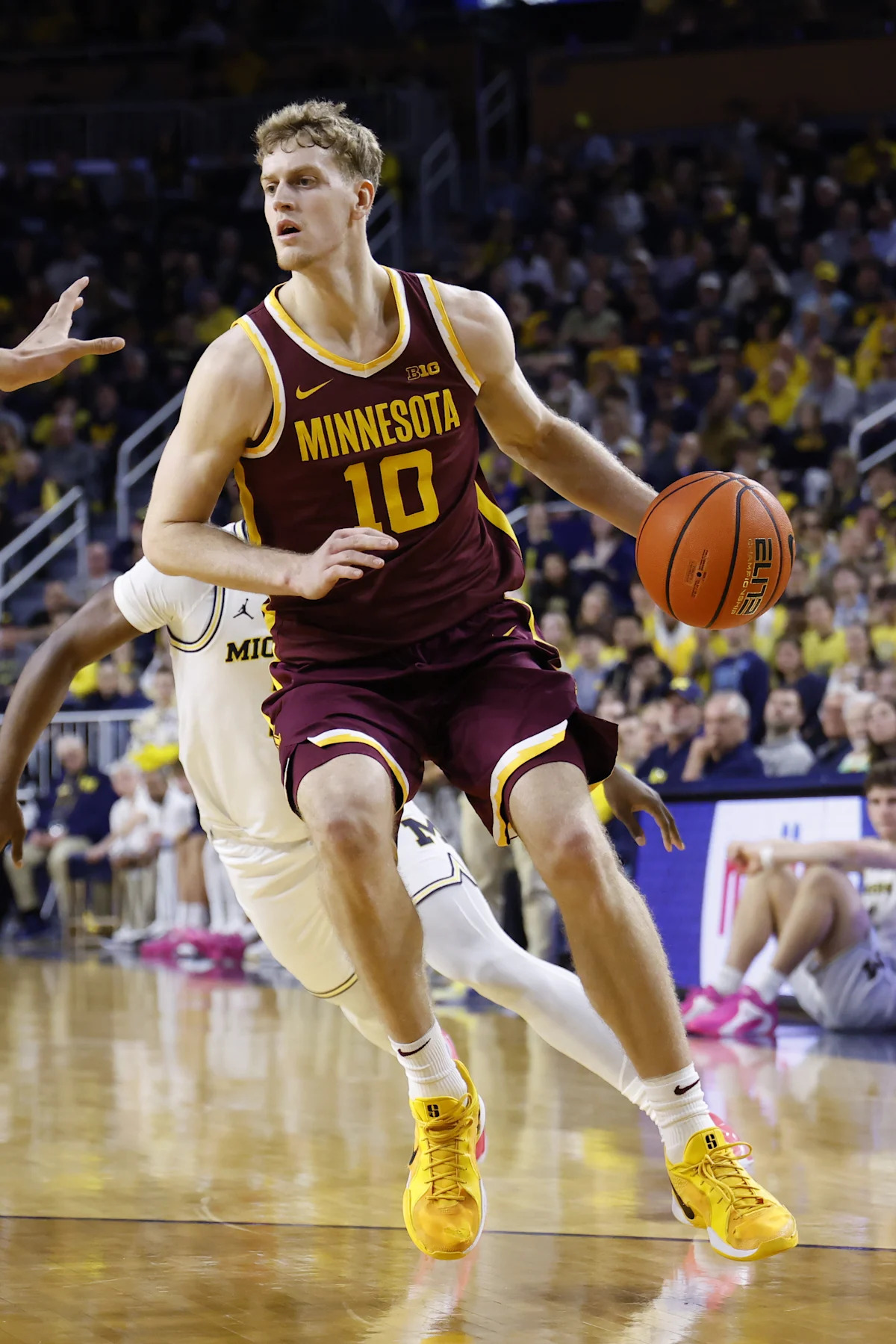 Clash of Titans: Will Gophers or Baylor Bears Dominate the College Basketball Crown?