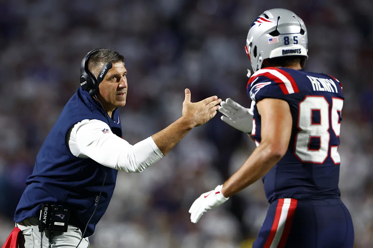 Patriots Captains Rally Behind Mike Vrabel Amid Mysterious Personal Struggles, Eyes Locked on Victory
