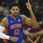 Shock on the Court: Tobias Harris Forced to Exit Mid-Game with Mysterious Knee Injury Against Timberwolves