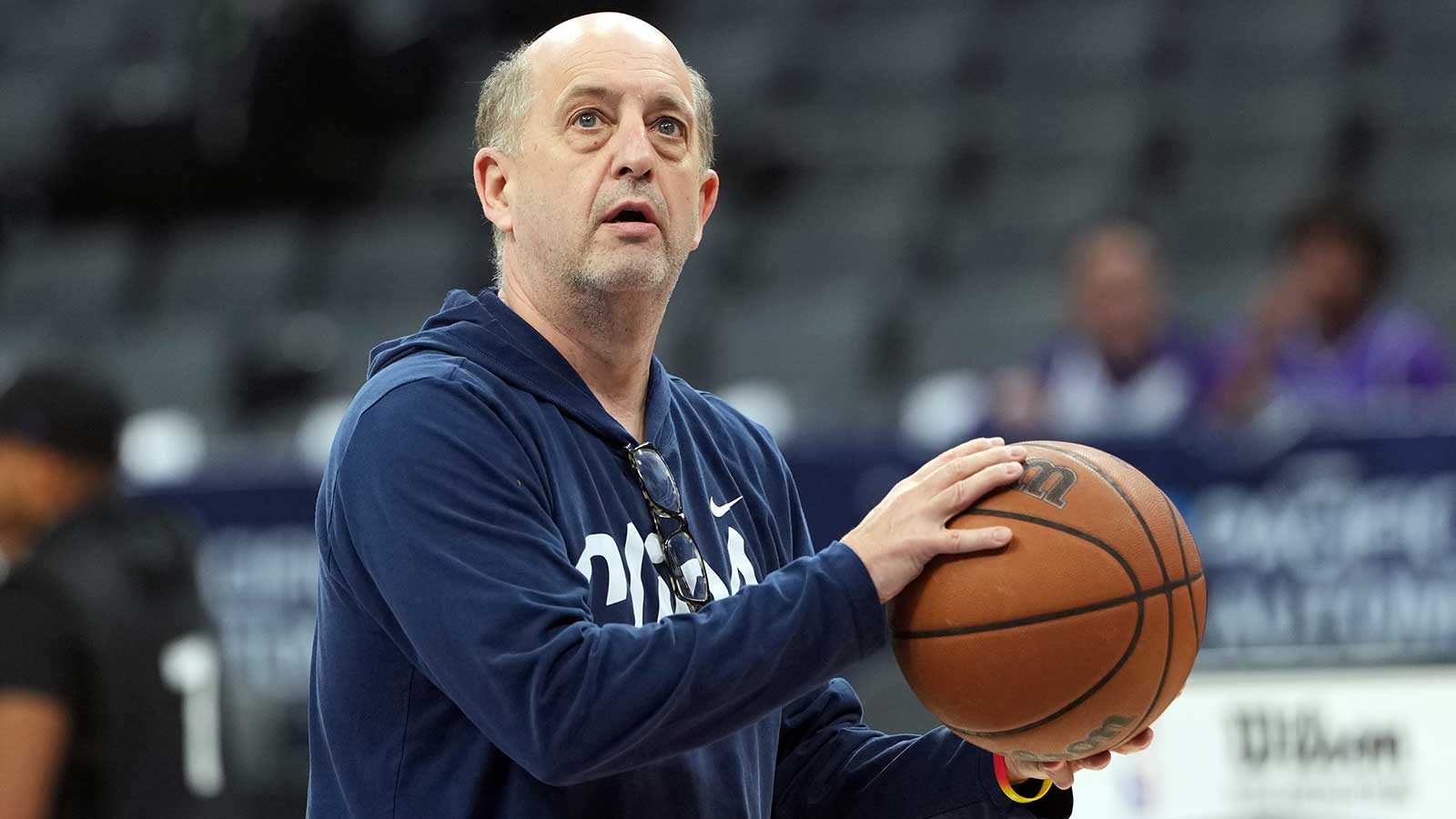 Blazers Eye Surprising Coaching Gamble: Jeff Van Gundy in the Spotlight