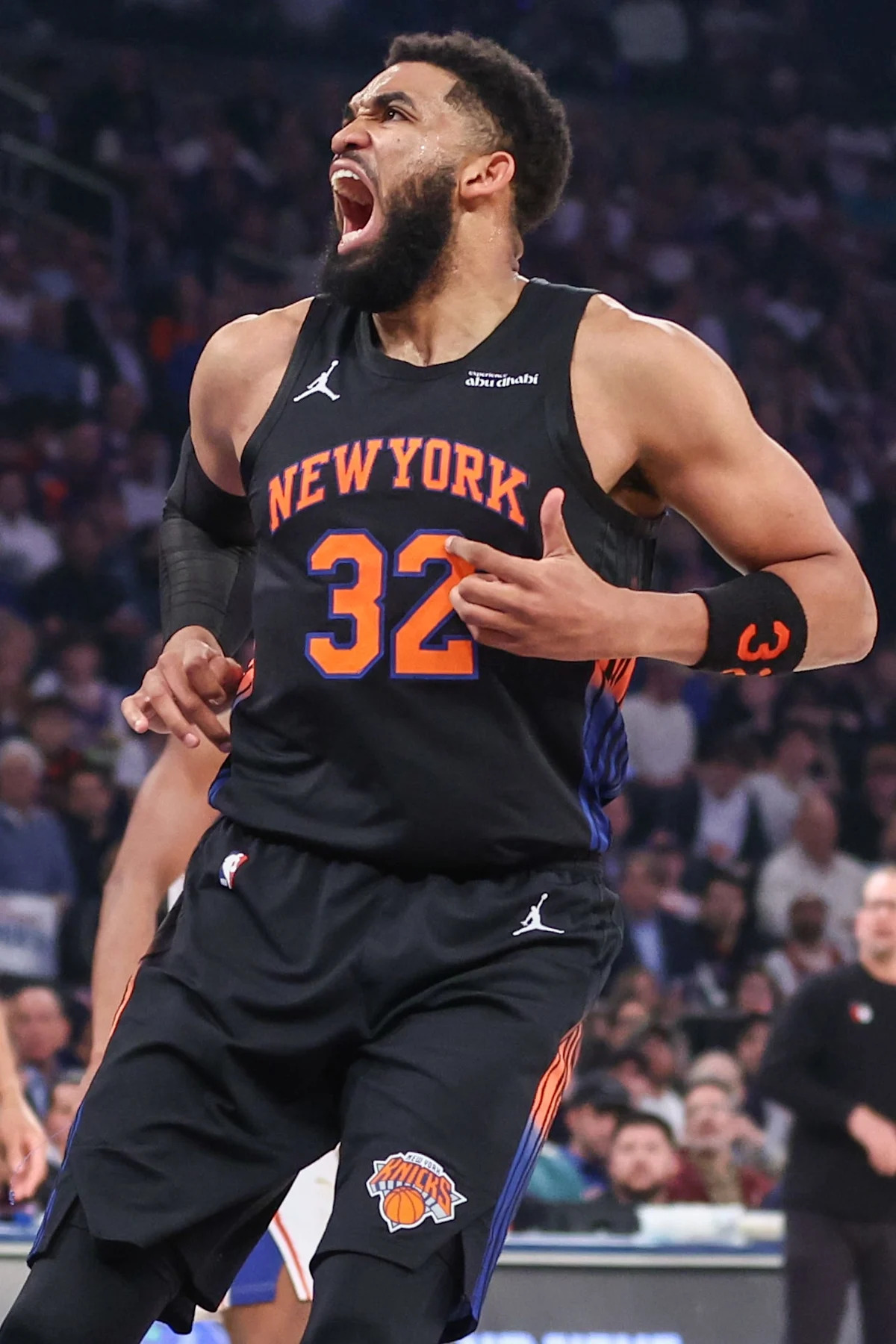 Karl-Anthony Towns’ Unexpected Move Leaves Fans Stunned in 76ers-Knicks Showdown