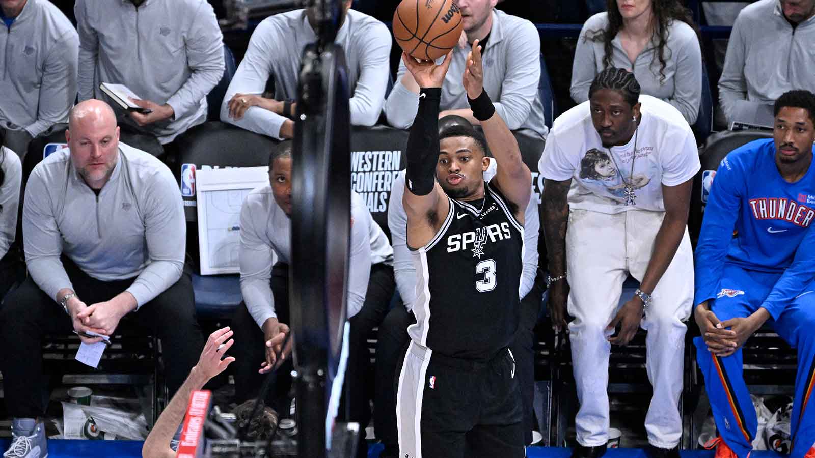Mitch Johnson’s Unexpected Praise for Keldon Johnson’s Game 7 3s Leaves Fans Speechless