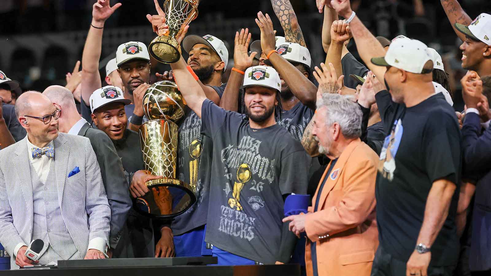 Inside the Early Morning Madness: How Knicks Fans Turned the Championship Parade Into an Unbelievable Spectacle