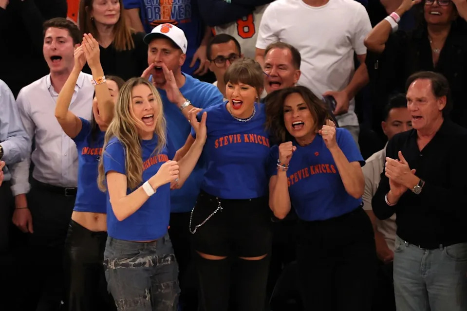 Mariska Hargitay’s Unexpected Race from Broadway to Witness the Knicks’ Unbelievable Miracle—You Won’t Believe What Happened Next!