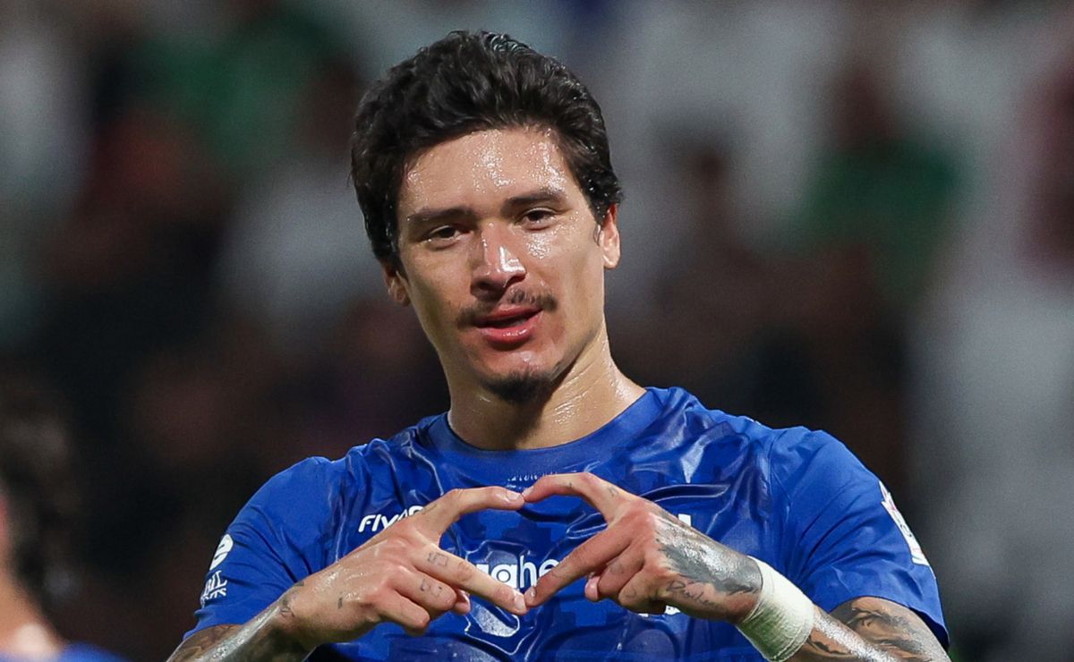 Al Hilal's Surprise Move: Darwin Nunez Loaned Out Amid Karim Benzema's Mysterious Transfer Silence