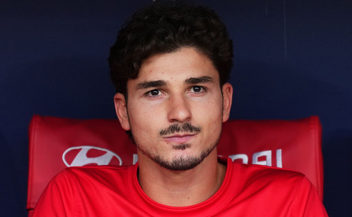 Atlético Madrid in Chaos: Fans Call for Julian Alvarez's Exit Amid Mysterious Absence and Simeone's Cryptic Response