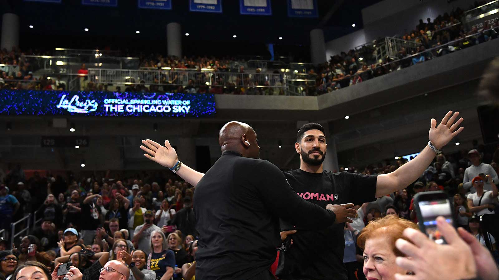 Bucks’ Kyle Kuzma Fires Back at Enes Kanter After Explosive WNBA Incident Sparks Heated Exchange