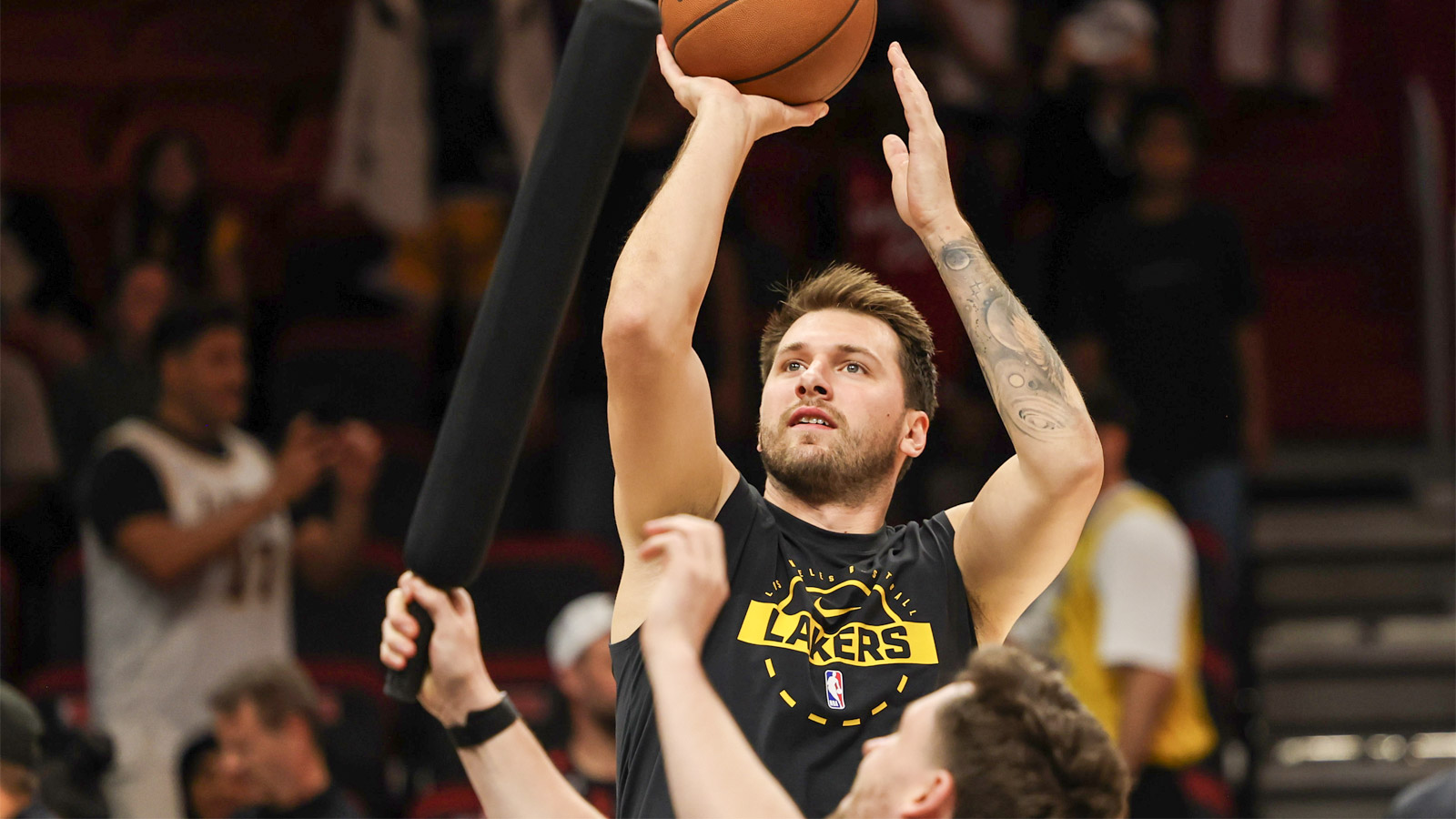 Ex-Mavericks Coach Reveals Shocking ‘Showtime’ Rival for Lakers’ Luka Doncic—Who’s the Real NBA Superstar?
