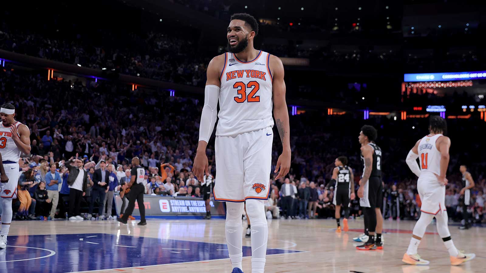 Knicks’ KAT’s Unexpected Response to Josh Hart’s Stunning Finals Compliment Sparks Buzz