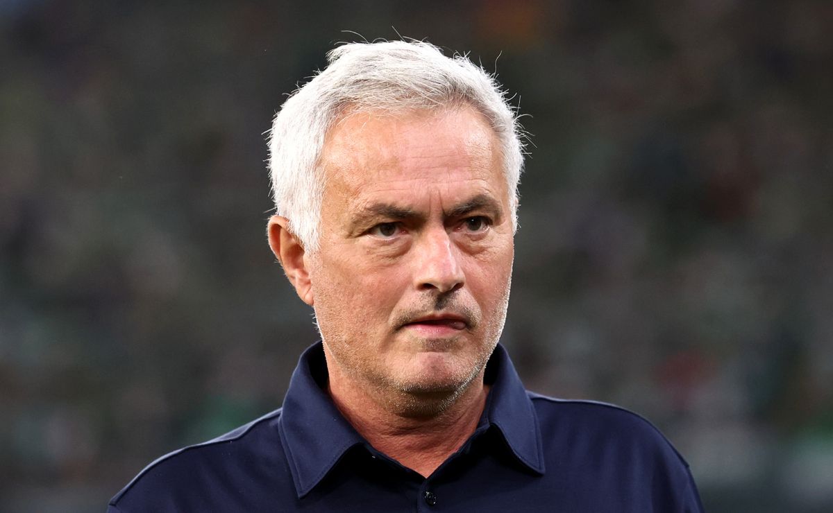 Atletico Madrid Fires Back Mysteriously After Mourinho’s Explosive Referee Allegations—What’s Really Behind the Feud?