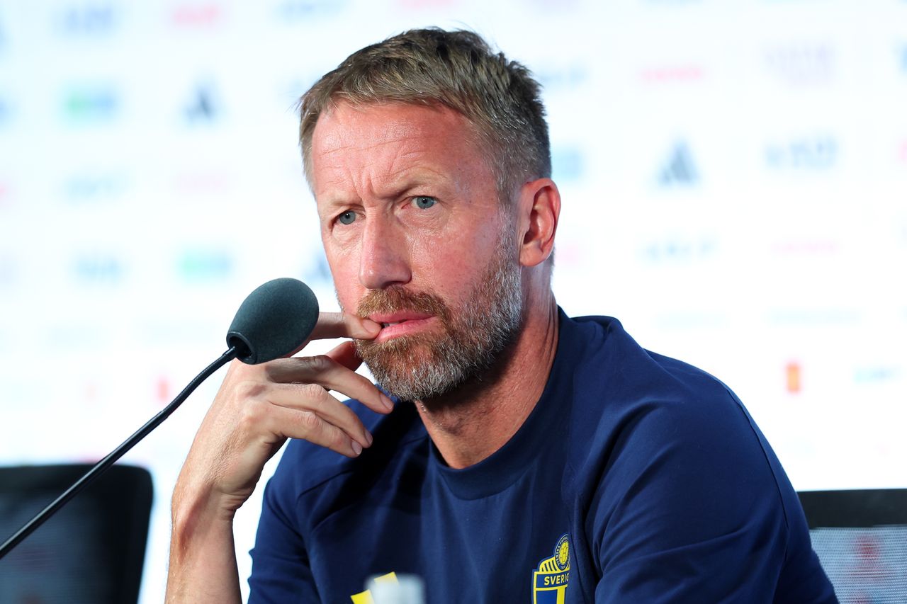 Ex-Chelsea Manager Drops Cryptic Bombshell: Which Former Club is the 'Dysfunctional Place'?