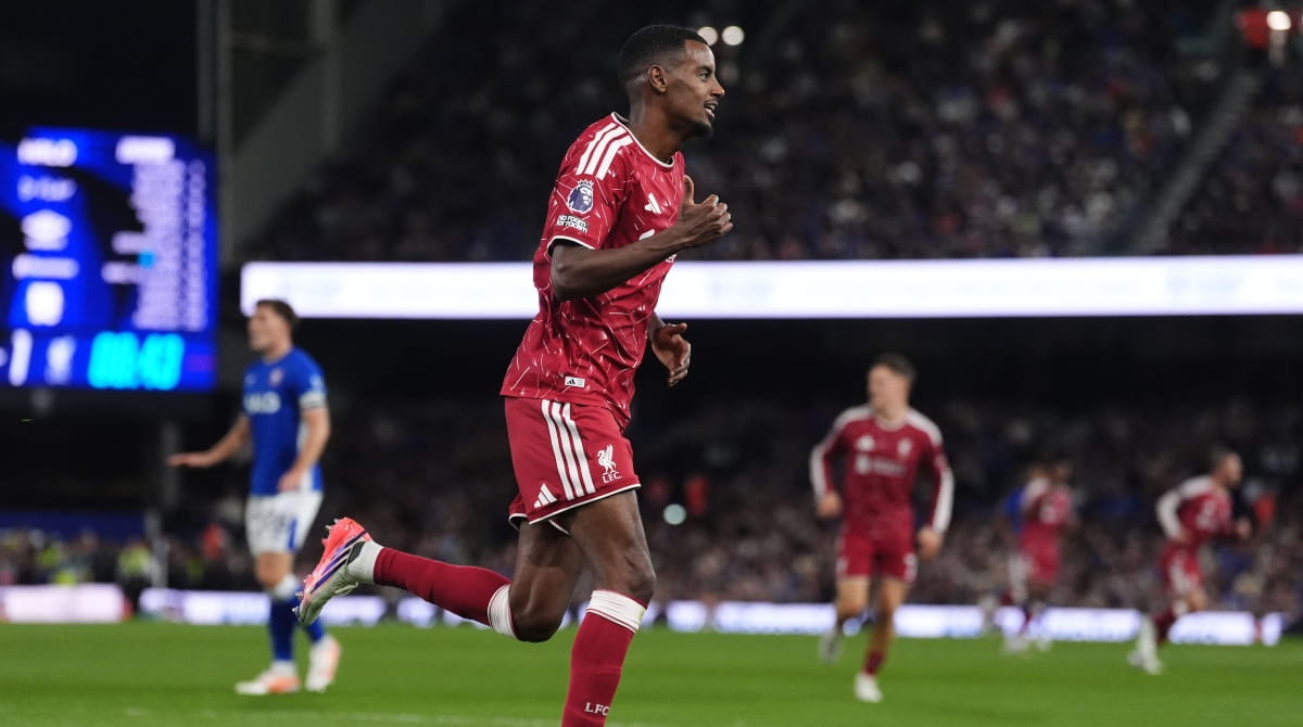 Isak's Stunning Double Threat: Can Liverpool Maintain Their Grip on Ipswich?