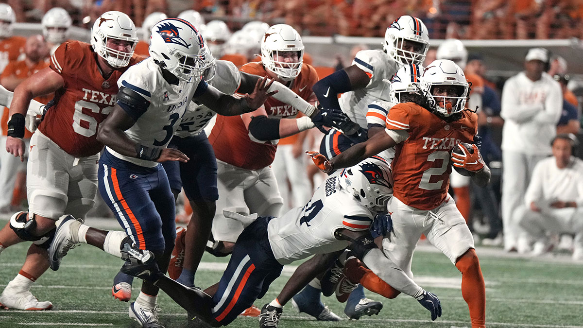 Texas RB Hollywood Smothers’ Tennessee Game Status Remains a Mystery Amid Injury Concerns