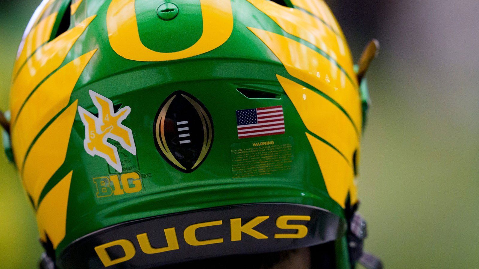 Oregon's QB Showdown: Dylan Raiola Steps Up as Dante Moore Remains a Mystery for UCLA Clash