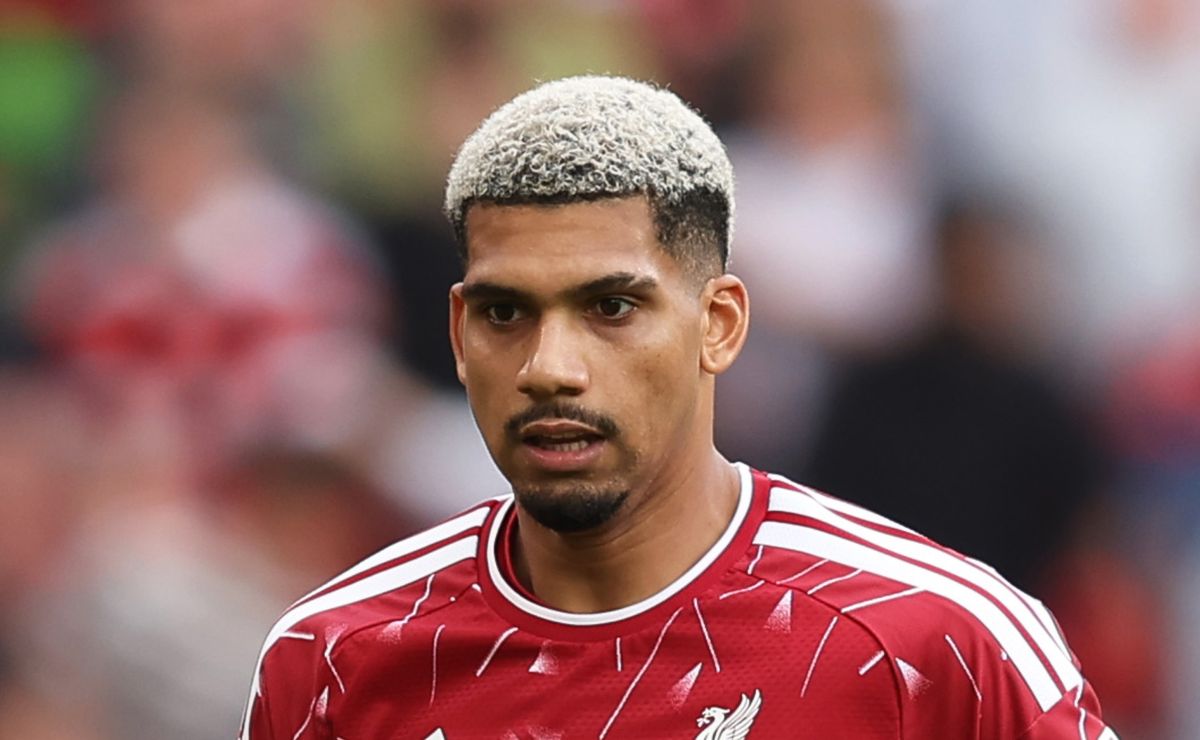 Ronald Araujo Drops Unexpected Hint on Liverpool Future Amid Barcelona Loan Talks